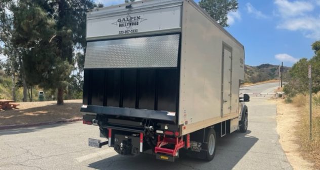 17′ F550 Super Cube Tow Unit – Tow Hitch & Liftgate