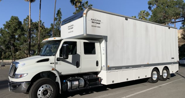 26′ Crew Cab 10 Ton with Liftgate (Commercial License Required)