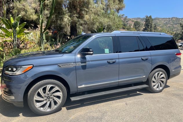 SUV Full Size – Ford Expedition or Lincoln Navigator