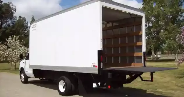 15′ E350 Cube Van with Liftgate