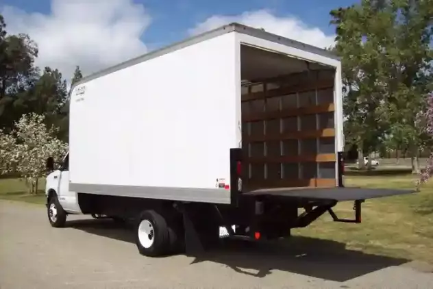 15′ E350 Cube Van with Liftgate