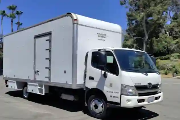 20′ Cube – Art Cabover with Liftgate