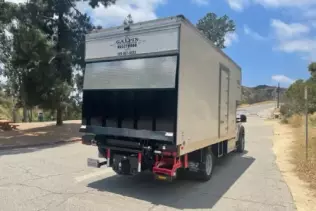 17′ F550 Super Cube Tow Unit & Liftgate