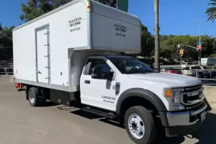 17′ F550 Super Cube with Liftgate